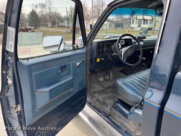 image for item DP0469 1987 GMC V3500  pickup truck