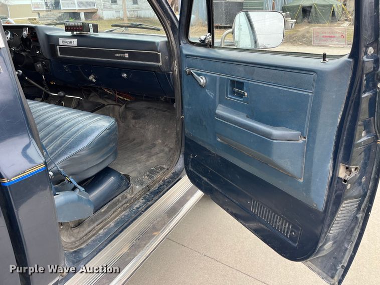 image for item DP0469 1987 GMC V3500  pickup truck