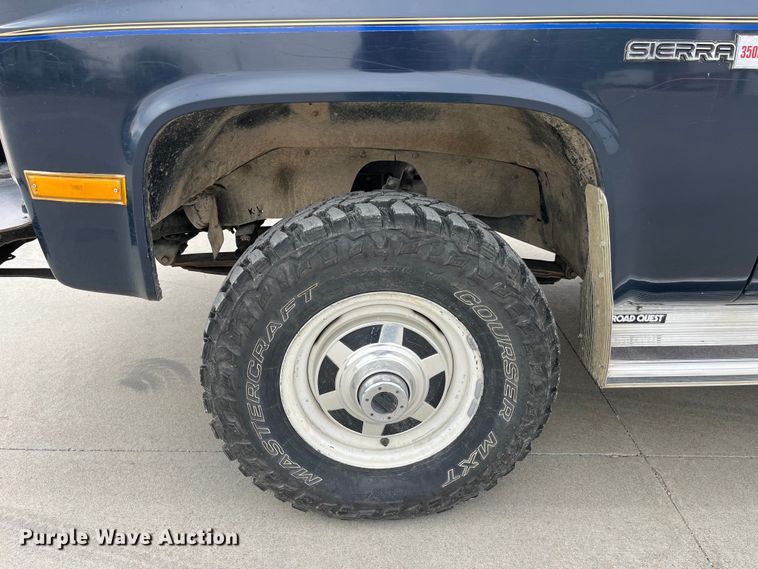 image for item DP0469 1987 GMC V3500  pickup truck