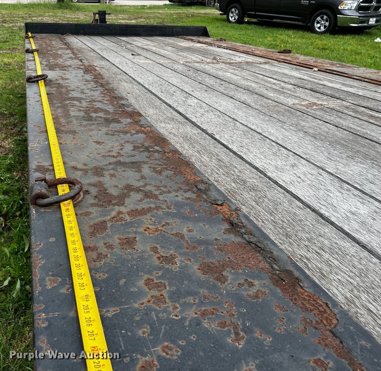 image for item DQ1999 2011 Centreville  flatbed trailer