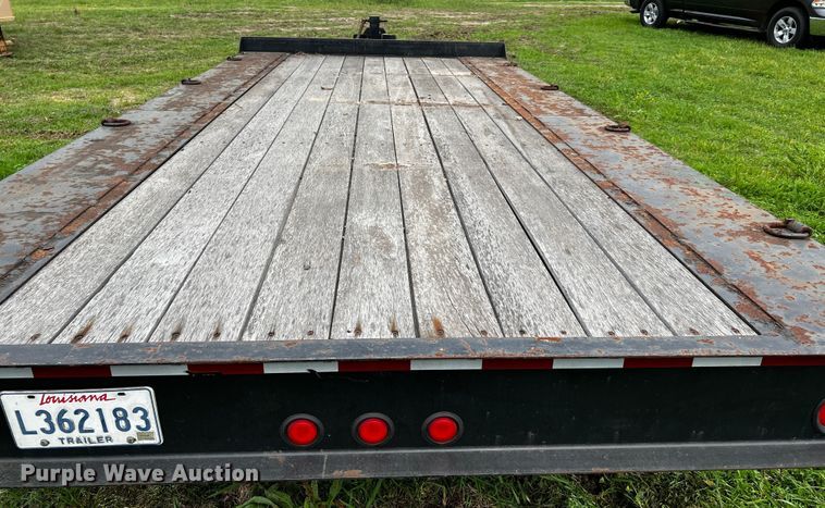 image for item DQ1999 2011 Centreville  flatbed trailer