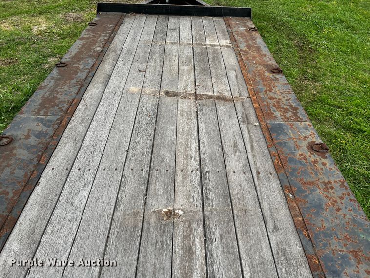 image for item DQ1999 2011 Centreville  flatbed trailer