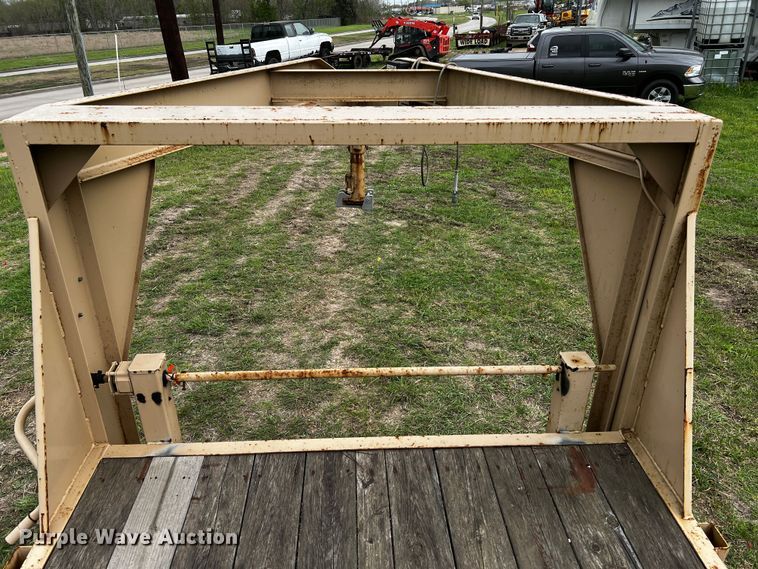 image for item DQ2000 2012 ABU  equipment trailer