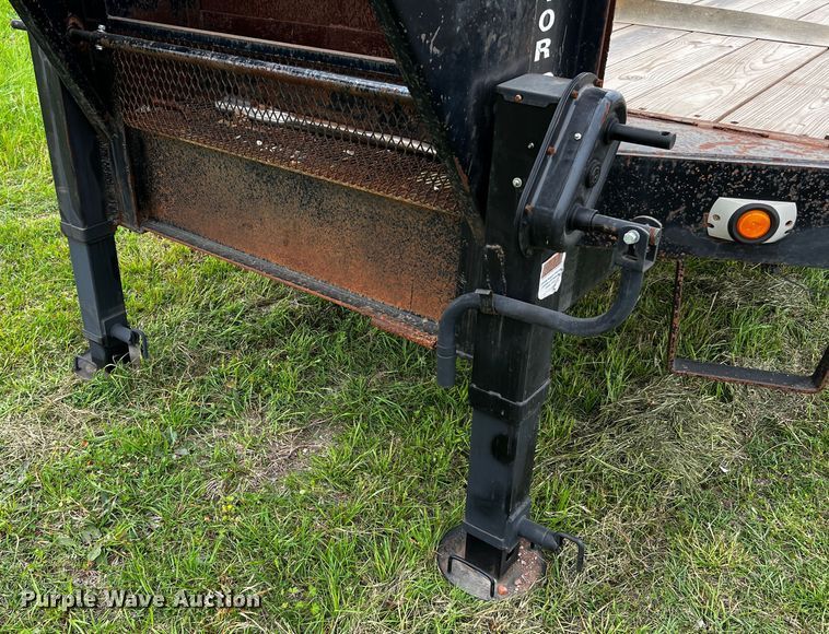 image for item DQ2001 2007 Gooseneck A10A2  equipment trailer