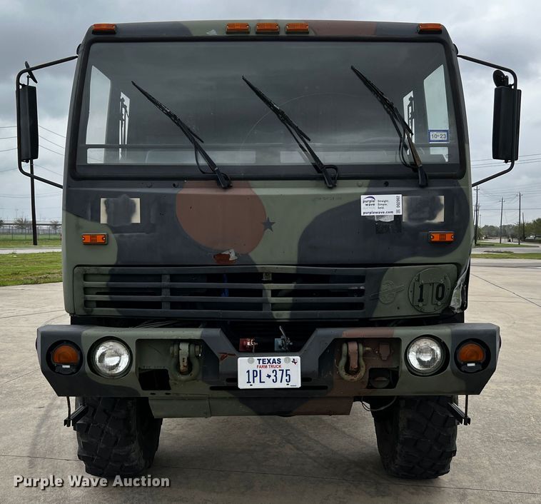 image for item DQ2002 2002 Stewart & Stevenson  semi truck