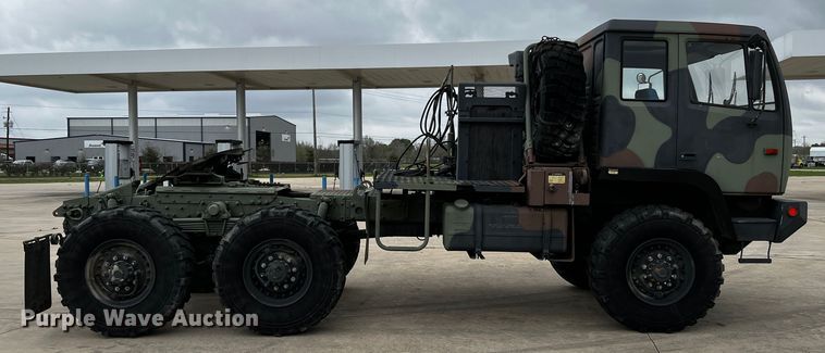 image for item DQ2002 2002 Stewart & Stevenson  semi truck