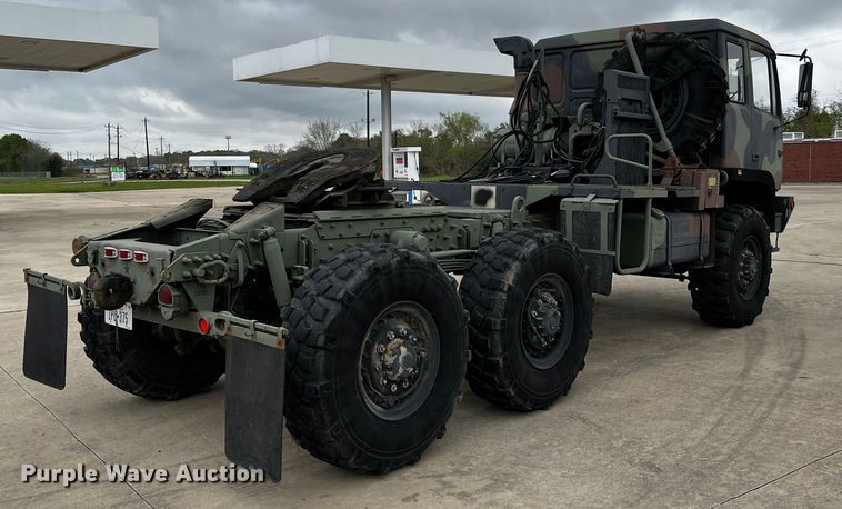 image for item DQ2002 2002 Stewart & Stevenson  semi truck