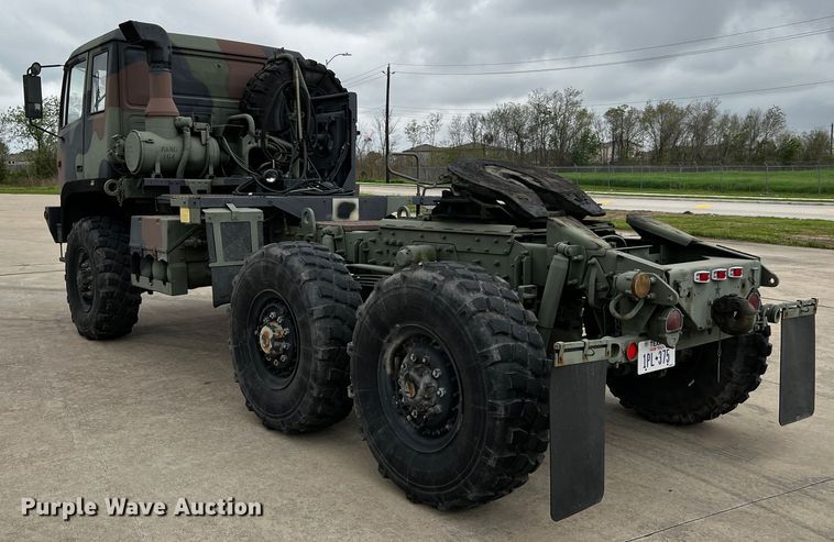 image for item DQ2002 2002 Stewart & Stevenson  semi truck