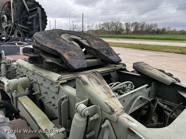 image for item DQ2002 2002 Stewart & Stevenson  semi truck