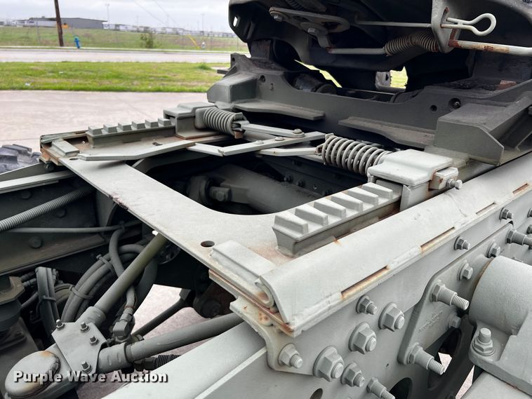 image for item DQ2002 2002 Stewart & Stevenson  semi truck