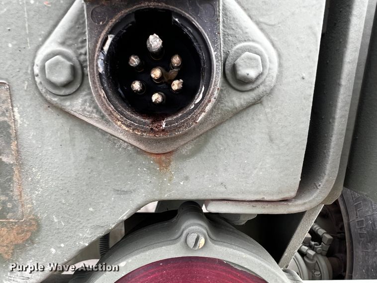 image for item DQ2002 2002 Stewart & Stevenson  semi truck