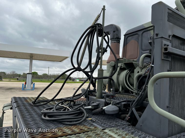 image for item DQ2002 2002 Stewart & Stevenson  semi truck