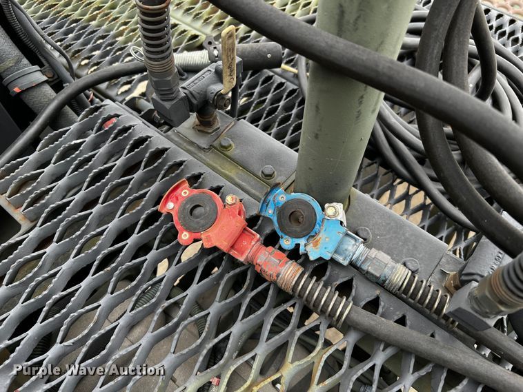 image for item DQ2002 2002 Stewart & Stevenson  semi truck