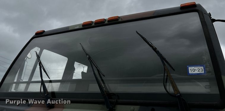 image for item DQ2002 2002 Stewart & Stevenson  semi truck