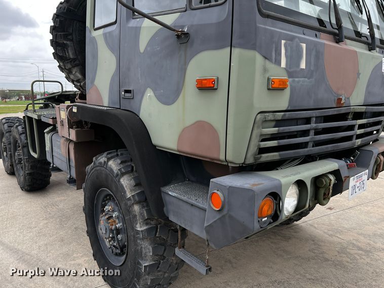 image for item DQ2002 2002 Stewart & Stevenson  semi truck