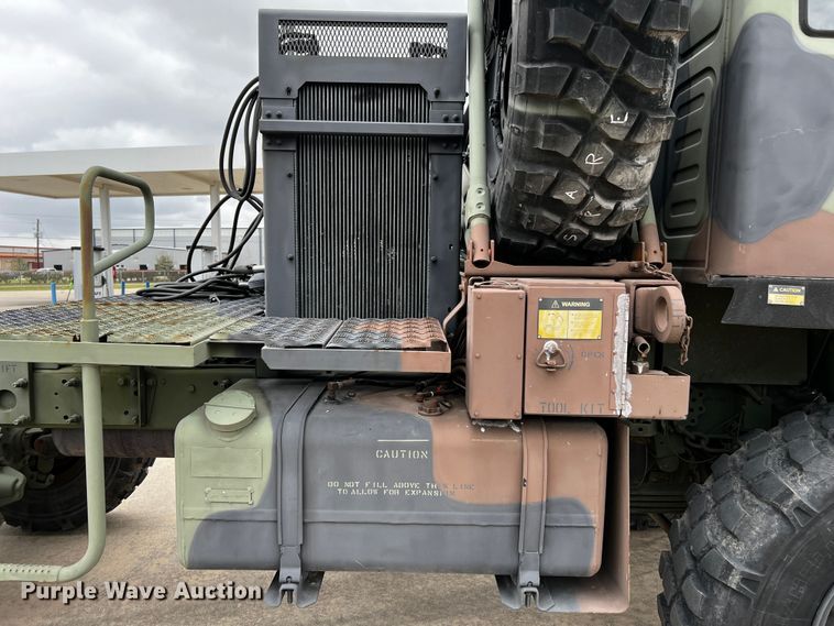 image for item DQ2002 2002 Stewart & Stevenson  semi truck