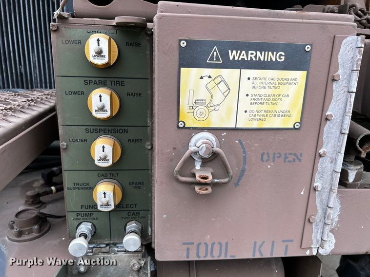 image for item DQ2002 2002 Stewart & Stevenson  semi truck