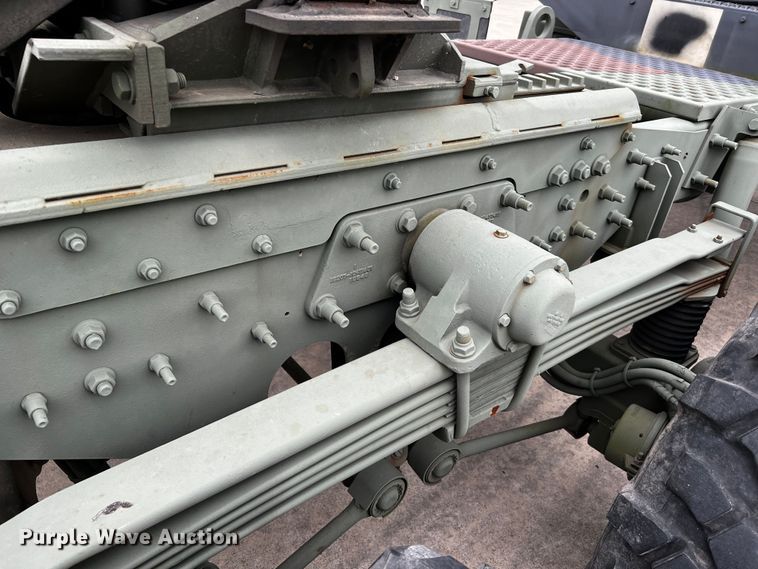 image for item DQ2002 2002 Stewart & Stevenson  semi truck