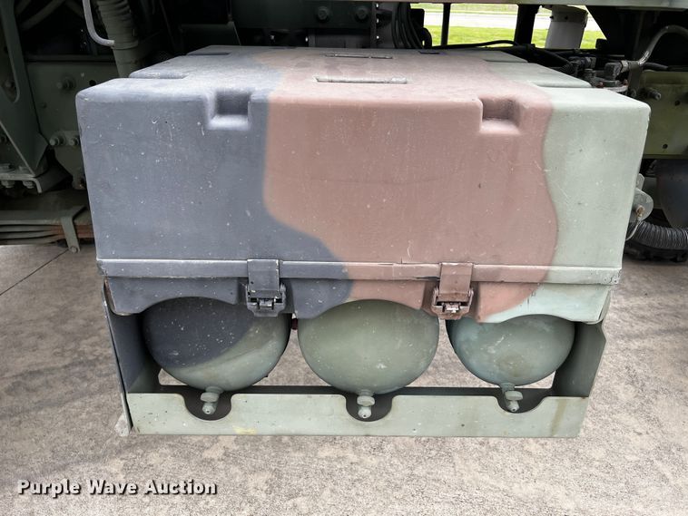 image for item DQ2002 2002 Stewart & Stevenson  semi truck