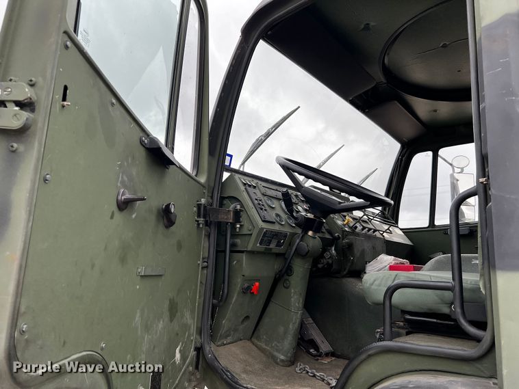 image for item DQ2002 2002 Stewart & Stevenson  semi truck