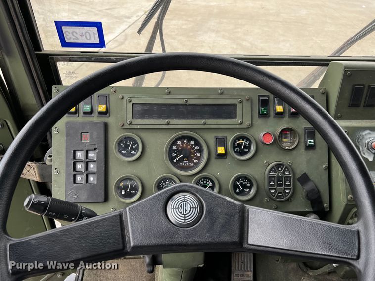 image for item DQ2002 2002 Stewart & Stevenson  semi truck