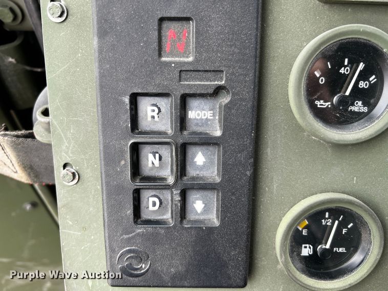 image for item DQ2002 2002 Stewart & Stevenson  semi truck