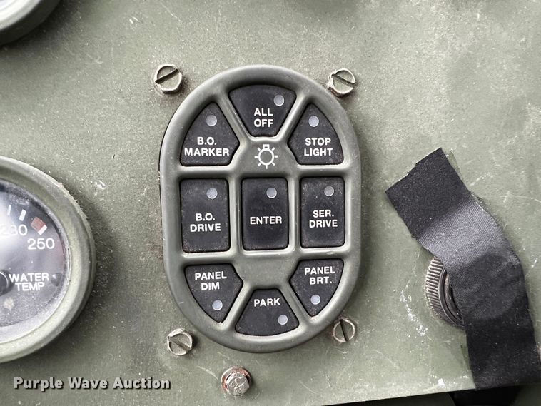 image for item DQ2002 2002 Stewart & Stevenson  semi truck