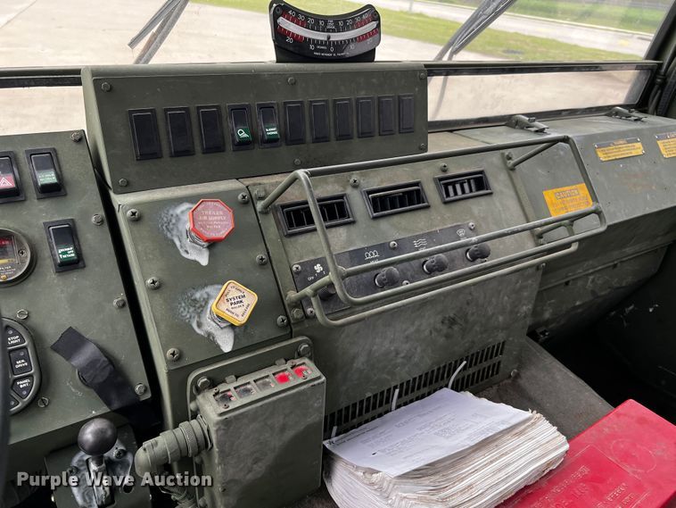 image for item DQ2002 2002 Stewart & Stevenson  semi truck