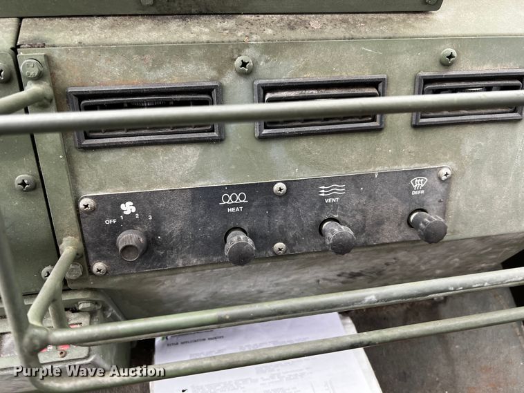 image for item DQ2002 2002 Stewart & Stevenson  semi truck