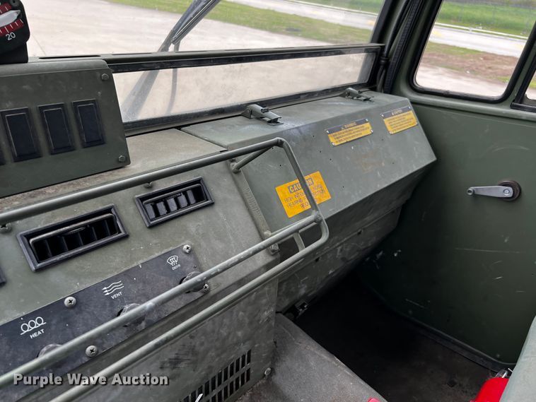 image for item DQ2002 2002 Stewart & Stevenson  semi truck