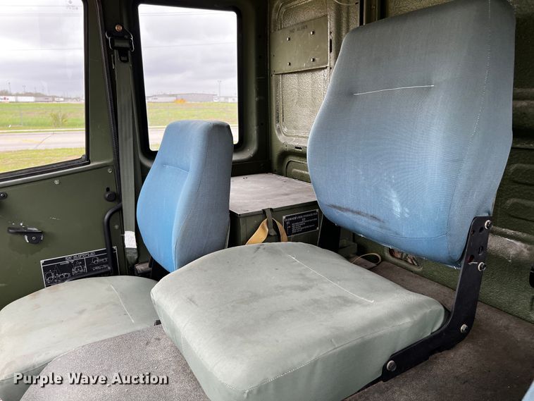 image for item DQ2002 2002 Stewart & Stevenson  semi truck