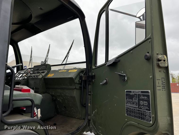 image for item DQ2002 2002 Stewart & Stevenson  semi truck