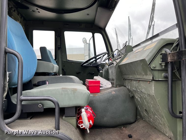 image for item DQ2002 2002 Stewart & Stevenson  semi truck