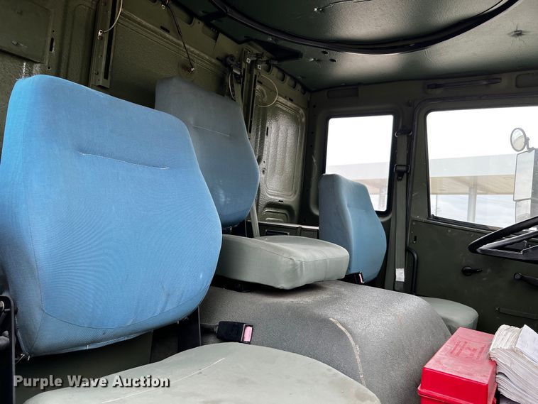 image for item DQ2002 2002 Stewart & Stevenson  semi truck