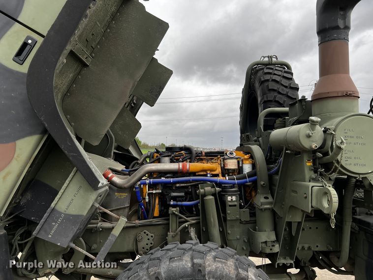 image for item DQ2002 2002 Stewart & Stevenson  semi truck