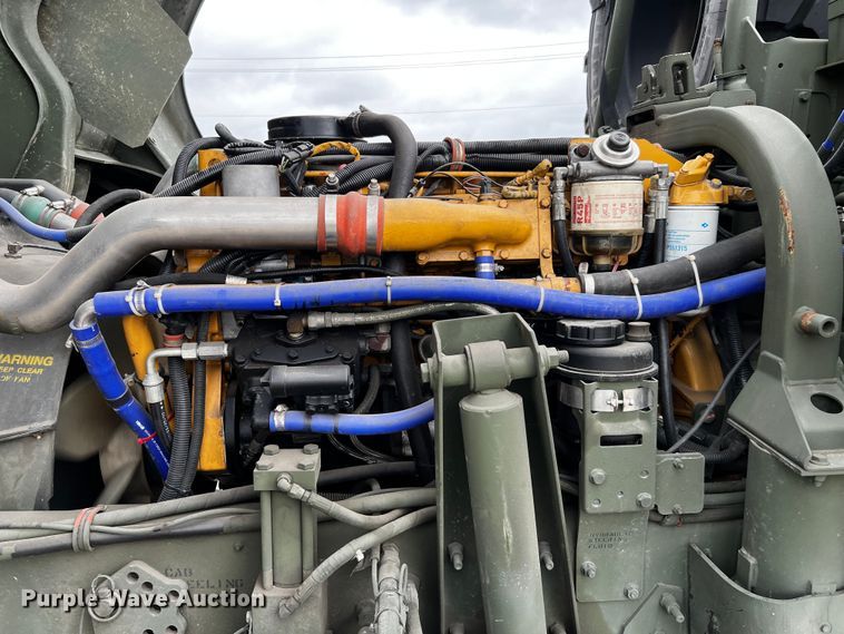 image for item DQ2002 2002 Stewart & Stevenson  semi truck