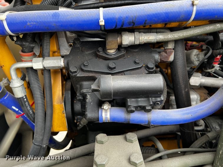 image for item DQ2002 2002 Stewart & Stevenson  semi truck