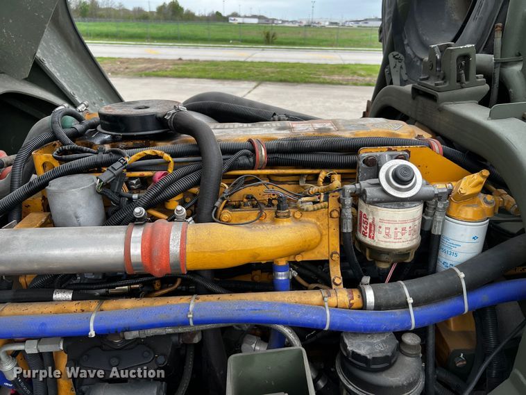 image for item DQ2002 2002 Stewart & Stevenson  semi truck