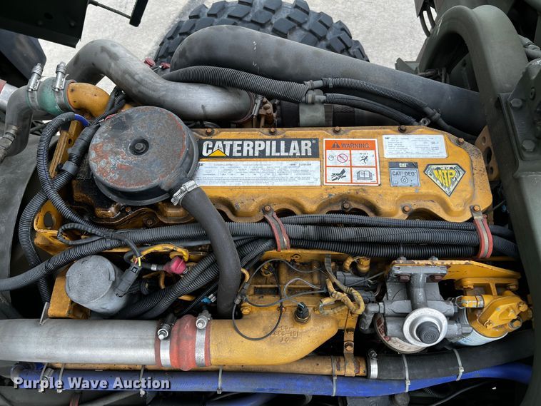 image for item DQ2002 2002 Stewart & Stevenson  semi truck