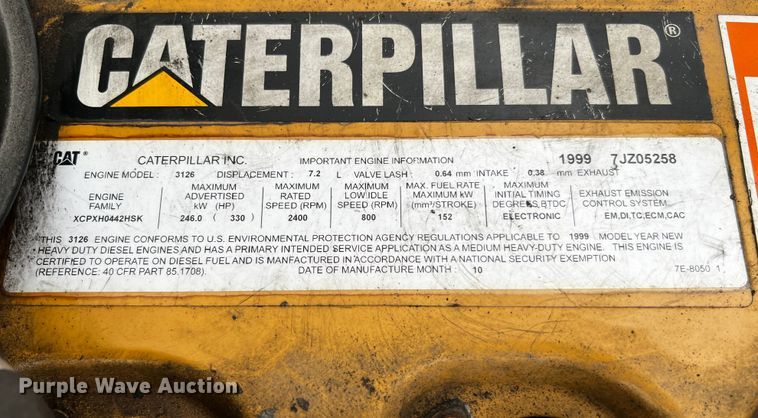 image for item DQ2002 2002 Stewart & Stevenson  semi truck