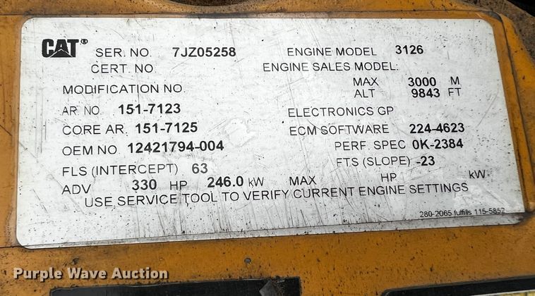 image for item DQ2002 2002 Stewart & Stevenson  semi truck