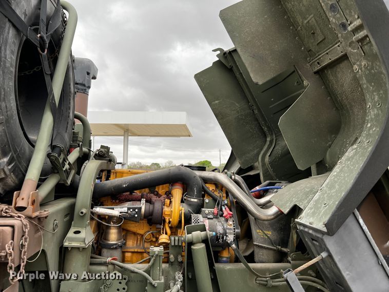 image for item DQ2002 2002 Stewart & Stevenson  semi truck