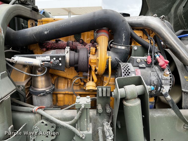 image for item DQ2002 2002 Stewart & Stevenson  semi truck