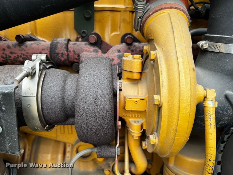 image for item DQ2002 2002 Stewart & Stevenson  semi truck