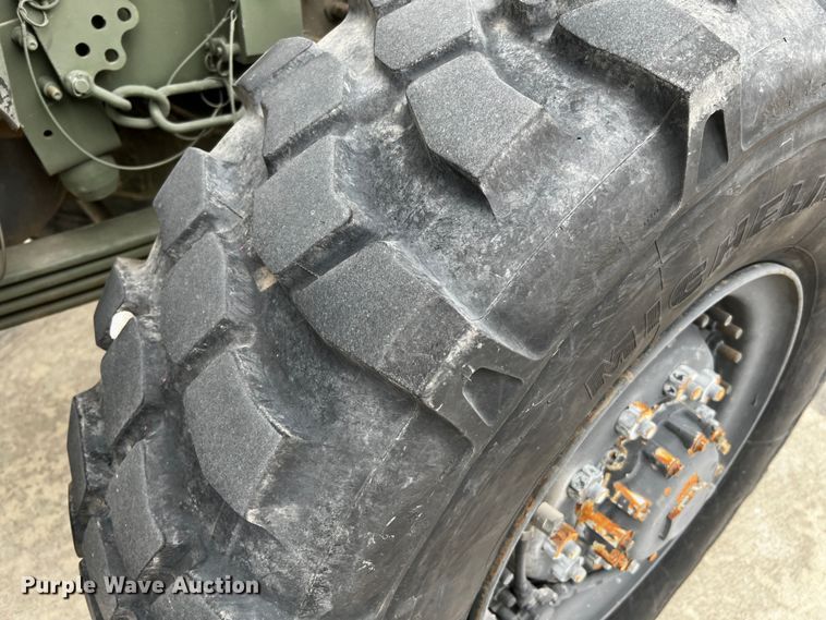 image for item DQ2002 2002 Stewart & Stevenson  semi truck