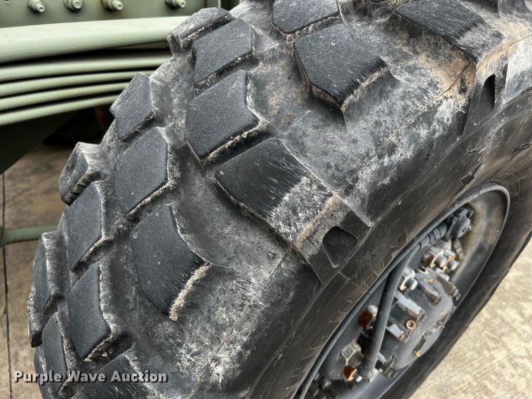 image for item DQ2002 2002 Stewart & Stevenson  semi truck