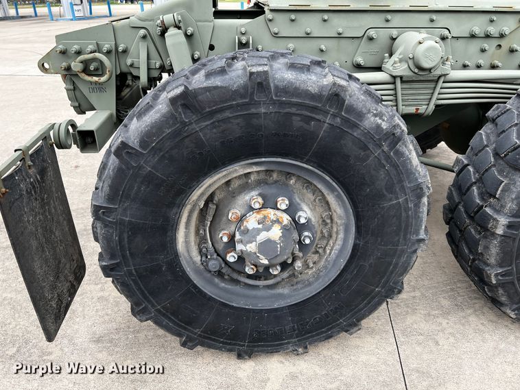 image for item DQ2002 2002 Stewart & Stevenson  semi truck