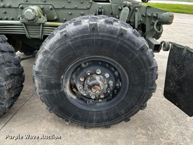 image for item DQ2002 2002 Stewart & Stevenson  semi truck