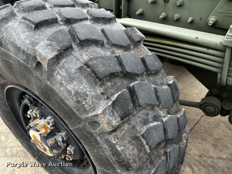 image for item DQ2002 2002 Stewart & Stevenson  semi truck