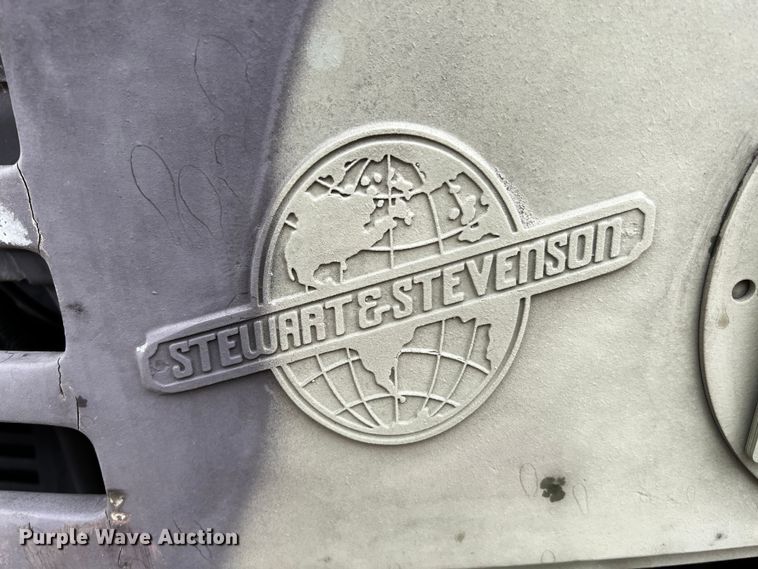 image for item DQ2002 2002 Stewart & Stevenson  semi truck